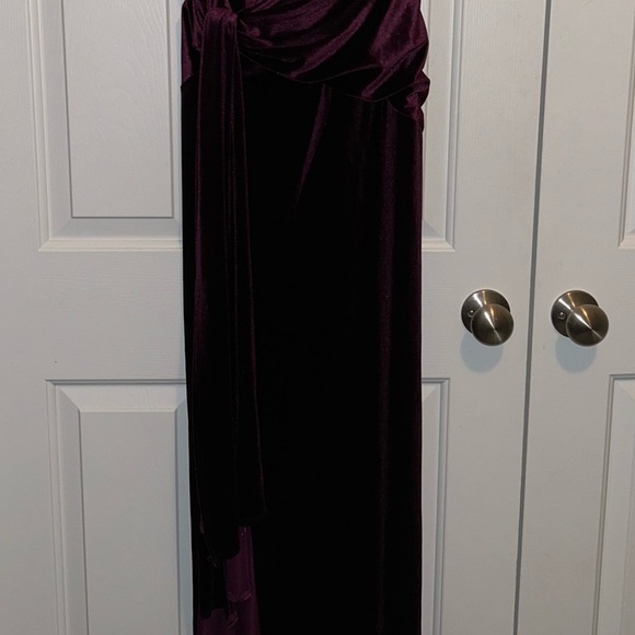 Velvet Gown - Picture 4 of 9